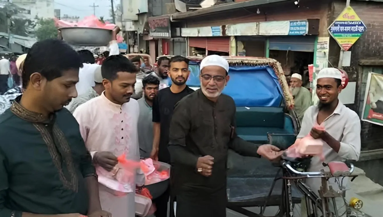 মির্জাগঞ্জে পথচারী রোজাদারদের মাঝে সাহাবুদ্দিন নান্নুর ইফতার বিতরণ